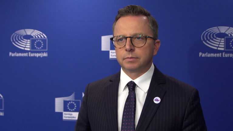 Polscy europosłowie chcą rewizji zakazu sprzedaży aut spalinowych od 2035 roku. Liczą na zdecydowane poparcie w europarlamencie